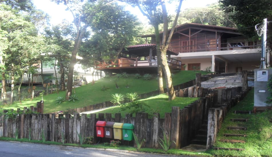 Como construir uma casa simples de madeira de cerejeira no