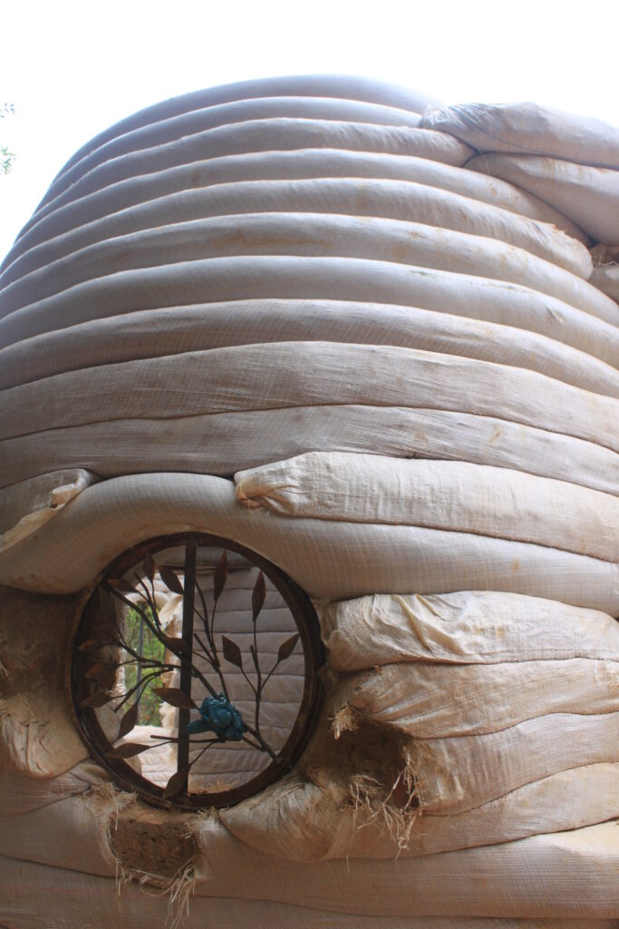 Cúpula em Superadobe - Hospedaria Rio Acima - Obra Biohabitate