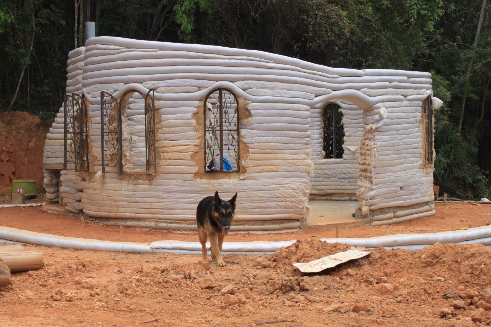 Hospedaria Superadobe 2015 - Projeto e capacitação de mão de obra Biohabitate